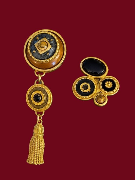 Vintage Jewelry - VTG 1980s Mismatched Etruscan Style Egyptian Revival Clip-on Earrings